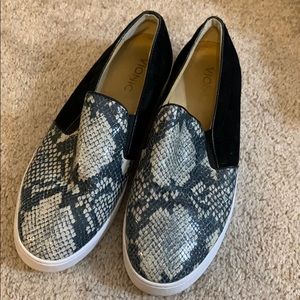 vionic snakeskin sneakers